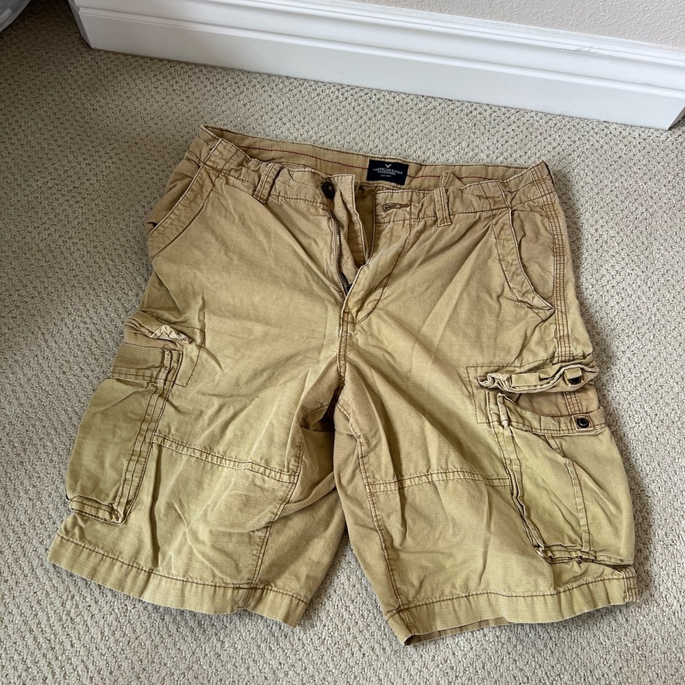 American Eagle Outfitters Men's Khaki Cargo Shorts